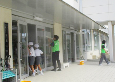 小学生が出入りする場所の掃除